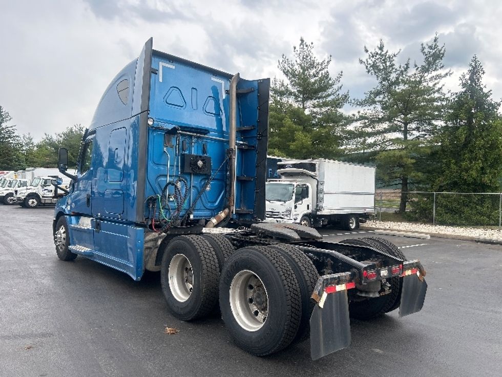 Sleeper Tractor-Heavy Duty Tractors-Freightliner-2021-T12664ST-Burlington-NJ-557,459\n\t\tmiles-$ 58,750 - Image 5