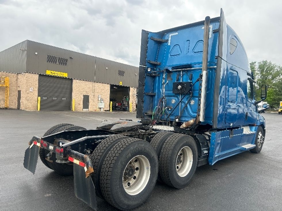 Sleeper Tractor-Heavy Duty Tractors-Freightliner-2021-T12664ST-Burlington-NJ-557,459\n\t\tmiles-$ 58,750 - Image 7