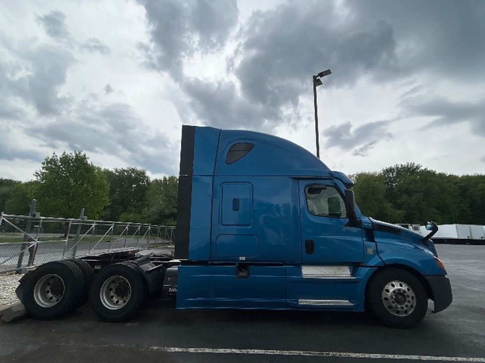 Sleeper Tractor-Heavy Duty Tractors-Freightliner-2021-T12664ST-Burlington-NJ-557,459\n\t\tmiles-$ 58,750 - Image 8