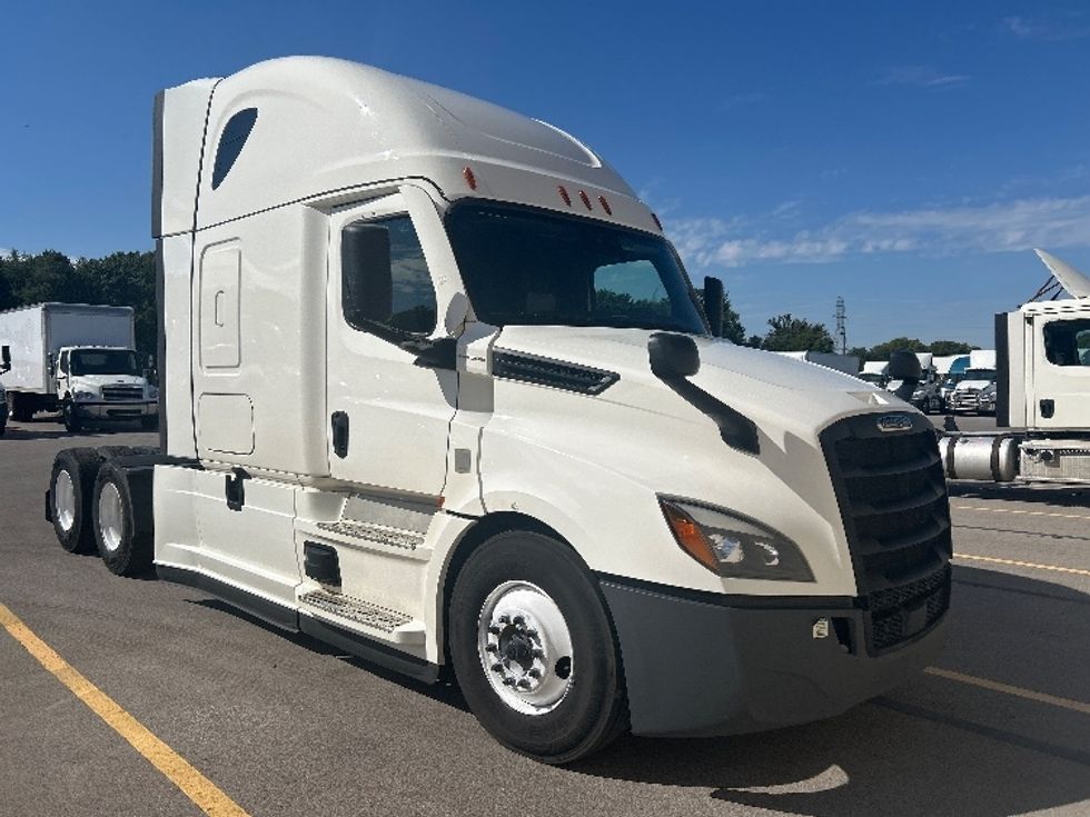 Sleeper Tractor-Heavy Duty Tractors-Freightliner-2021-T12664ST-Byron Center-MI-510,428\n\t\tmiles-$ 62,000 - Image 1