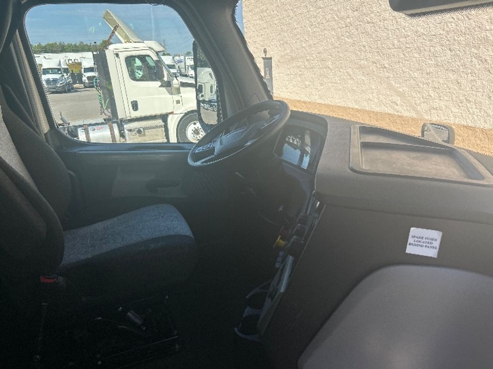 Sleeper Tractor-Heavy Duty Tractors-Freightliner-2021-T12664ST-Byron Center-MI-510,428\n\t\tmiles-$ 62,000 - Image 15