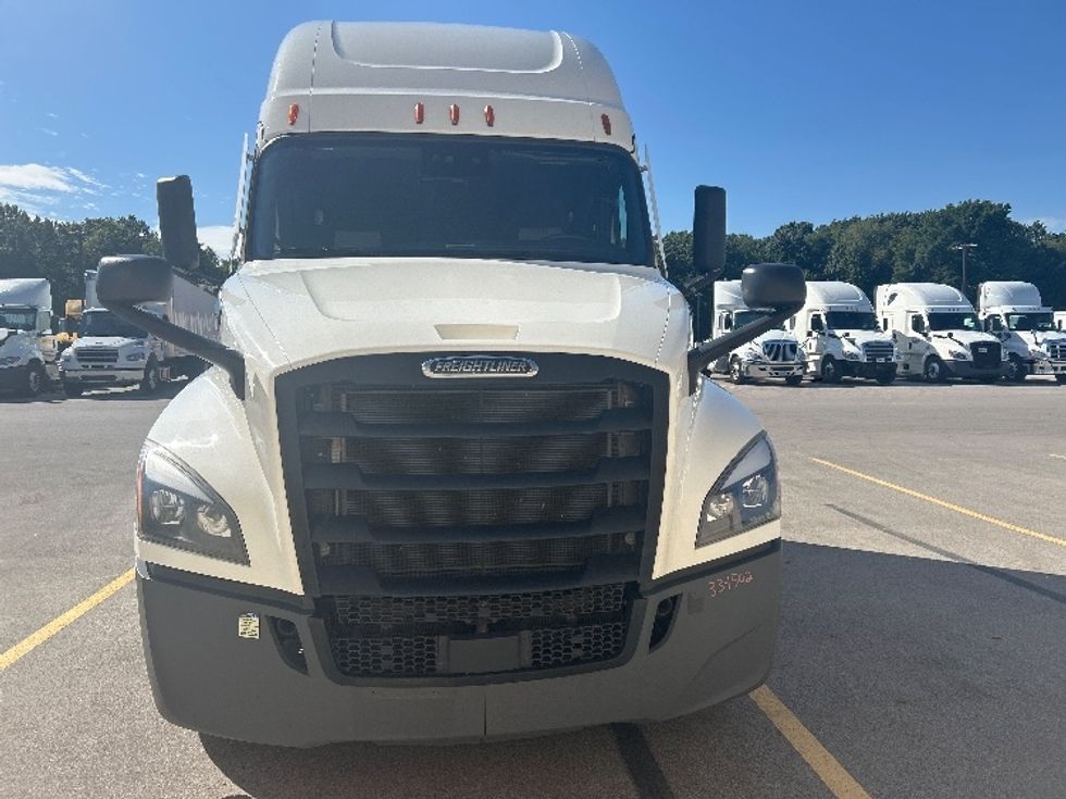 Sleeper Tractor-Heavy Duty Tractors-Freightliner-2021-T12664ST-Byron Center-MI-510,428\n\t\tmiles-$ 62,000 - Image 2