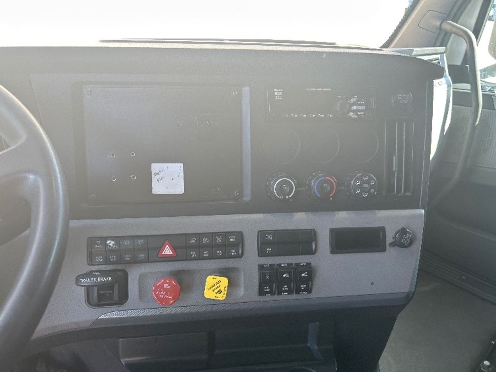 Sleeper Tractor-Heavy Duty Tractors-Freightliner-2021-T12664ST-Byron Center-MI-510,428\n\t\tmiles-$ 62,000 - Image 22