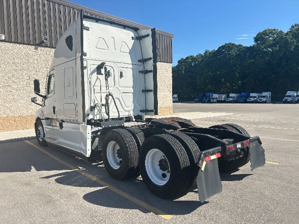 Sleeper Tractor-Heavy Duty Tractors-Freightliner-2021-T12664ST-Byron Center-MI-510,428\n\t\tmiles-$ 62,000 - Image 5