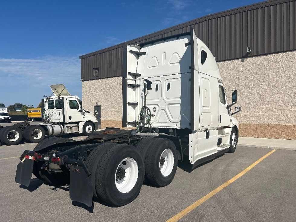 Sleeper Tractor-Heavy Duty Tractors-Freightliner-2021-T12664ST-Byron Center-MI-510,428\n\t\tmiles-$ 62,000 - Image 7