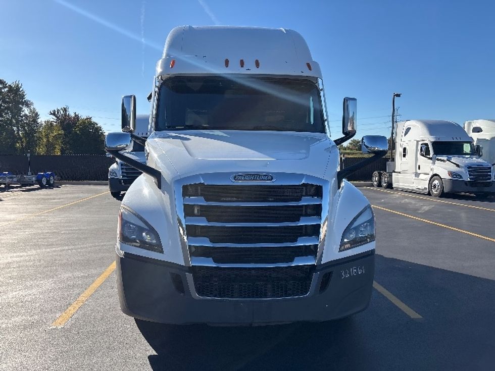 Sleeper Tractor-Heavy Duty Tractors-Freightliner-2021-T12664ST-Byron Center-MI-639,846\n\t\tmiles-$ 56,000 - Image 2