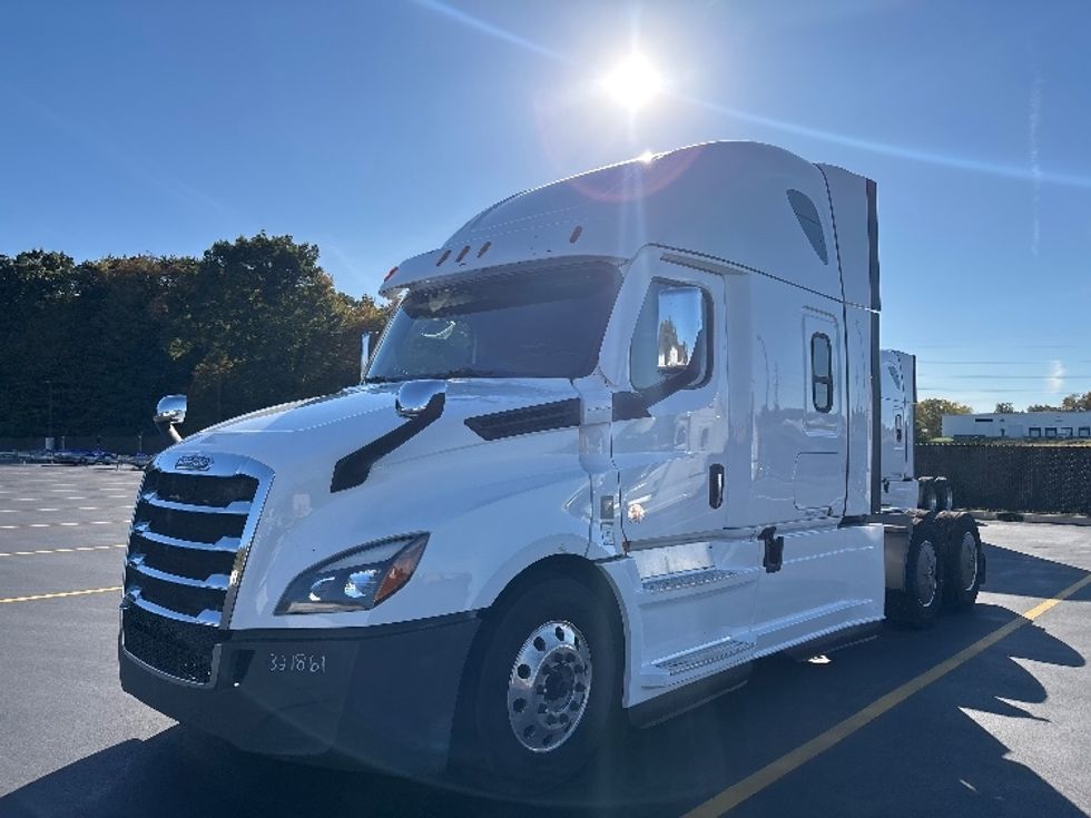 Sleeper Tractor-Heavy Duty Tractors-Freightliner-2021-T12664ST-Byron Center-MI-639,846\n\t\tmiles-$ 56,000 - Image 3