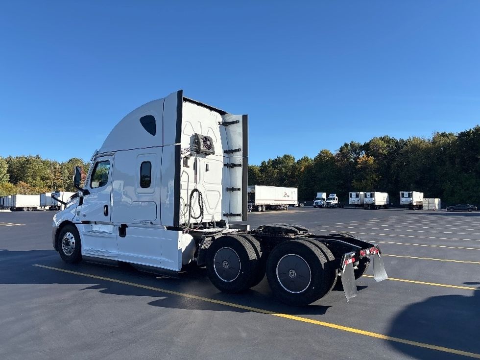 Sleeper Tractor-Heavy Duty Tractors-Freightliner-2021-T12664ST-Byron Center-MI-639,846\n\t\tmiles-$ 56,000 - Image 5
