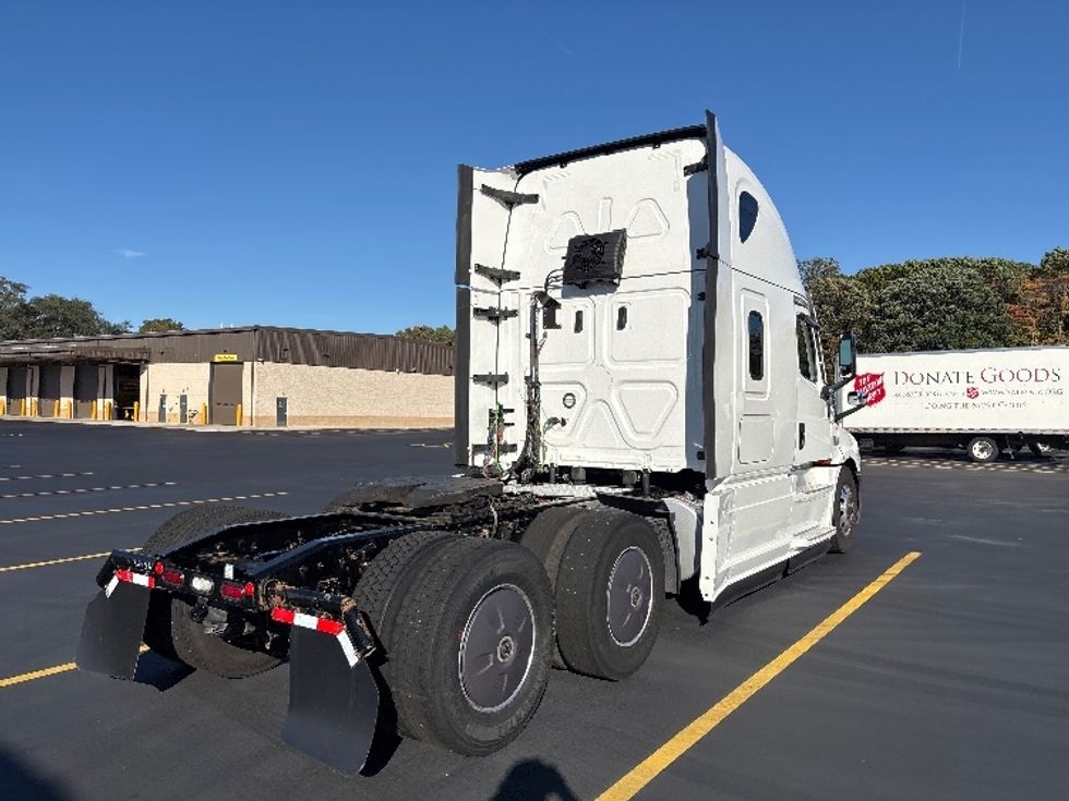 Sleeper Tractor-Heavy Duty Tractors-Freightliner-2021-T12664ST-Byron Center-MI-639,846\n\t\tmiles-$ 56,000 - Image 7
