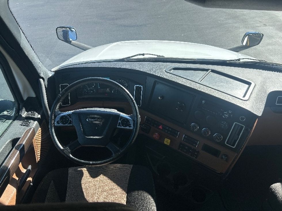Sleeper Tractor-Heavy Duty Tractors-Freightliner-2021-T12664ST-Byron Center-MI-641,701\n\t\tmiles-$ 58,500 - Image 11