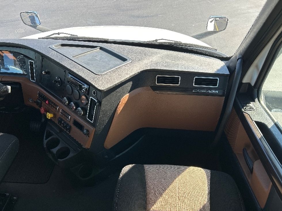 Sleeper Tractor-Heavy Duty Tractors-Freightliner-2021-T12664ST-Byron Center-MI-641,701\n\t\tmiles-$ 58,500 - Image 14