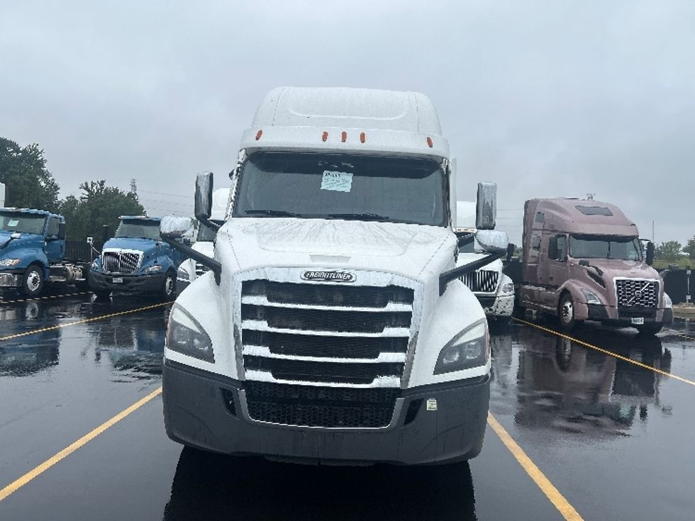 Sleeper Tractor-Heavy Duty Tractors-Freightliner-2021-T12664ST-Byron Center-MI-641,701\n\t\tmiles-$ 58,500 - Image 2