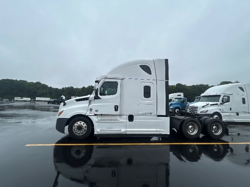 Sleeper Tractor-Heavy Duty Tractors-Freightliner-2021-T12664ST-Byron Center-MI-641,701\n\t\tmiles-$ 58,500 - Image 4