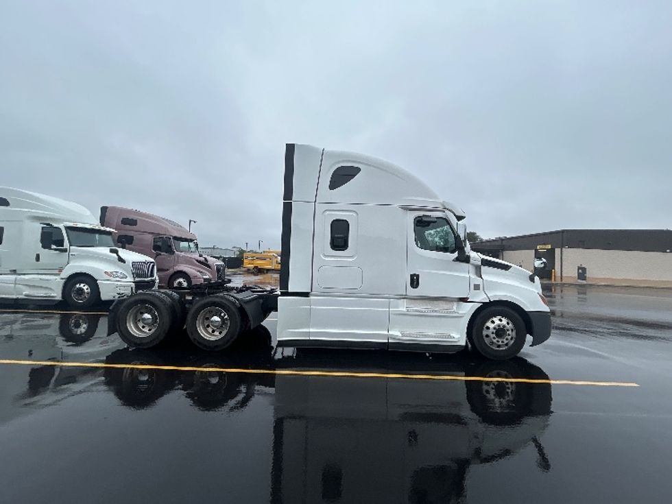 Sleeper Tractor-Heavy Duty Tractors-Freightliner-2021-T12664ST-Byron Center-MI-641,701\n\t\tmiles-$ 58,500 - Image 8