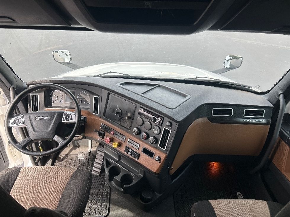 Sleeper Tractor-Heavy Duty Tractors-Freightliner-2021-T12664ST-Byron Center-MI-657,582\n\t\tmiles-$ 61,250 - Image 12