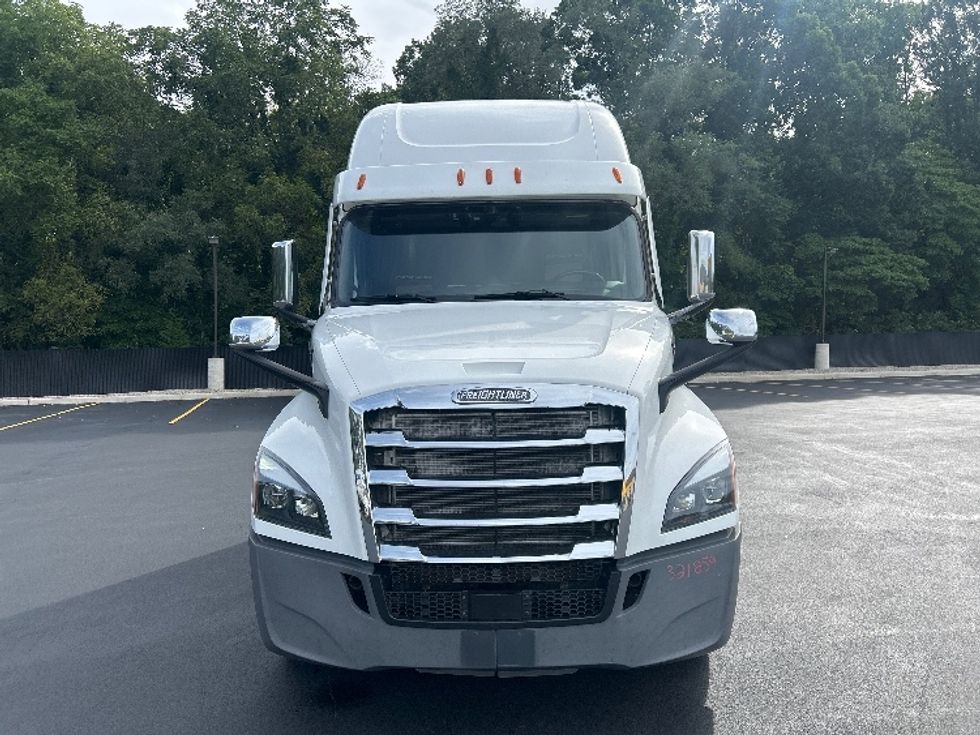 Sleeper Tractor-Heavy Duty Tractors-Freightliner-2021-T12664ST-Byron Center-MI-657,582\n\t\tmiles-$ 61,250 - Image 2