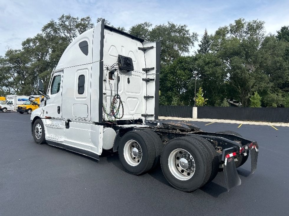 Sleeper Tractor-Heavy Duty Tractors-Freightliner-2021-T12664ST-Byron Center-MI-657,582\n\t\tmiles-$ 61,250 - Image 5