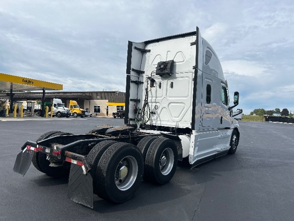 Sleeper Tractor-Heavy Duty Tractors-Freightliner-2021-T12664ST-Byron Center-MI-657,582\n\t\tmiles-$ 61,250 - Image 7