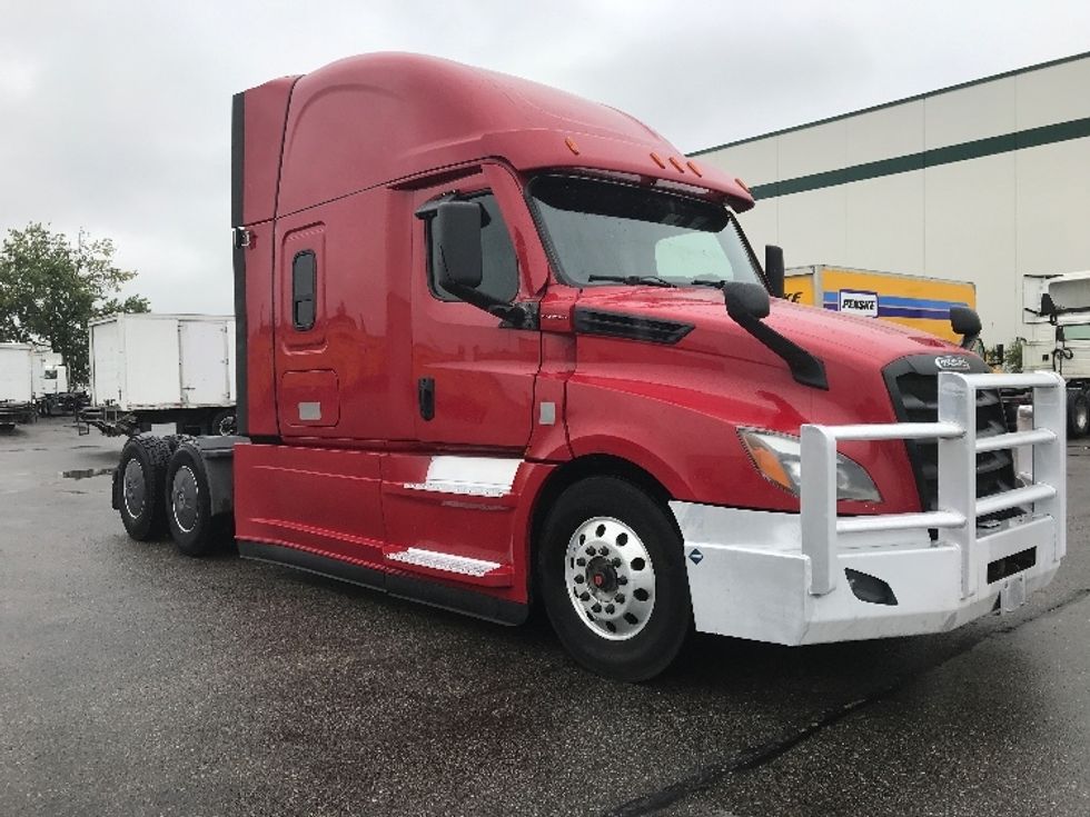 Sleeper Tractor-Heavy Duty Tractors-Freightliner-2021-T12664ST-Calgary-AB-1,033,437\n\t\tkm-$ 69,500 - Image 1