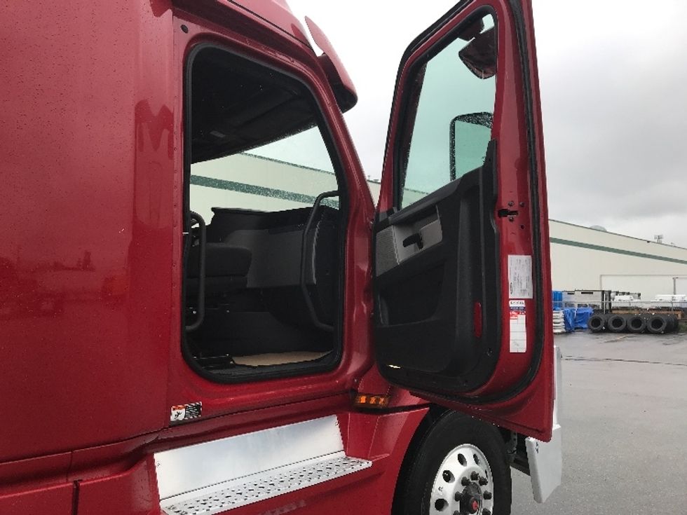 Sleeper Tractor-Heavy Duty Tractors-Freightliner-2021-T12664ST-Calgary-AB-1,033,437\n\t\tkm-$ 69,500 - Image 13