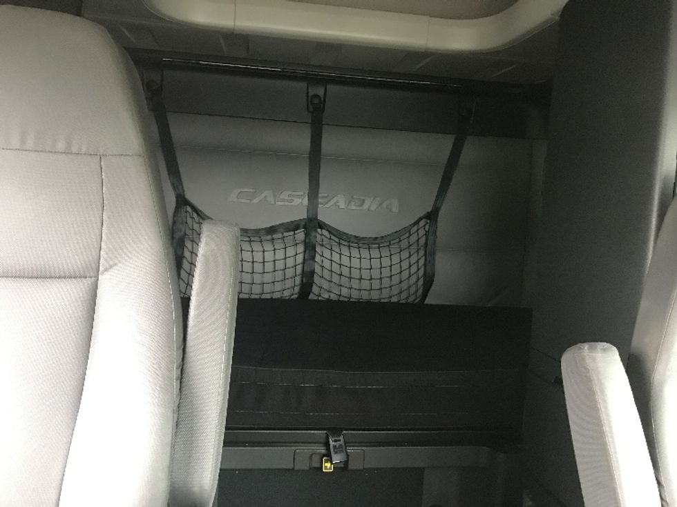 Sleeper Tractor-Heavy Duty Tractors-Freightliner-2021-T12664ST-Calgary-AB-1,033,437\n\t\tkm-$ 69,500 - Image 16