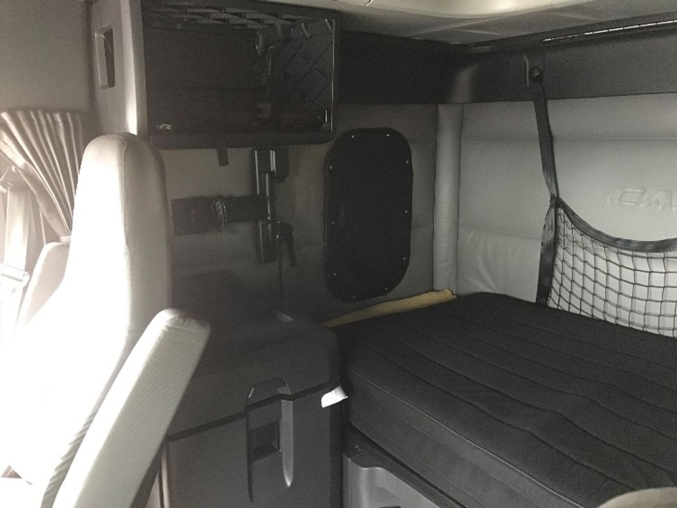 Sleeper Tractor-Heavy Duty Tractors-Freightliner-2021-T12664ST-Calgary-AB-1,033,437\n\t\tkm-$ 69,500 - Image 19