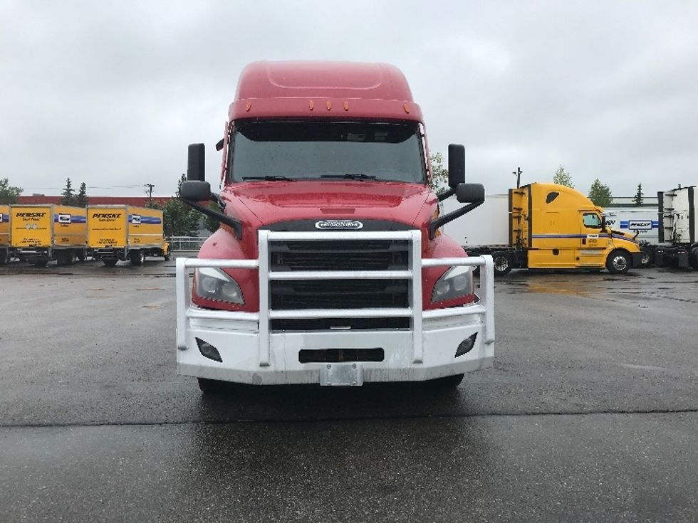 Sleeper Tractor-Heavy Duty Tractors-Freightliner-2021-T12664ST-Calgary-AB-1,033,437\n\t\tkm-$ 69,500 - Image 2