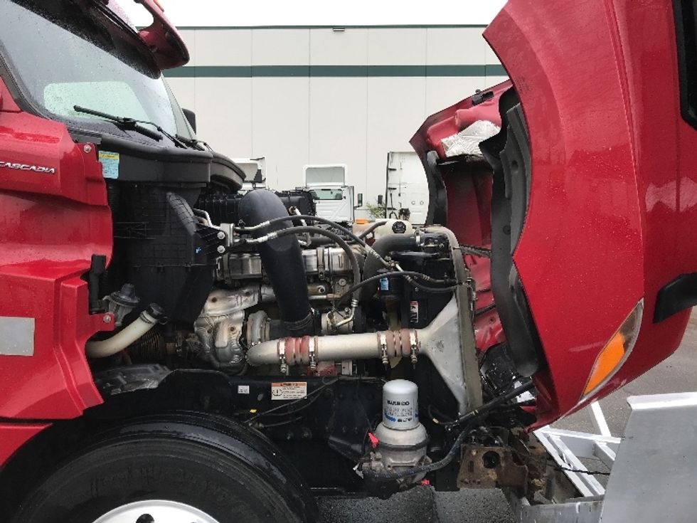 Sleeper Tractor-Heavy Duty Tractors-Freightliner-2021-T12664ST-Calgary-AB-1,033,437\n\t\tkm-$ 69,500 - Image 21