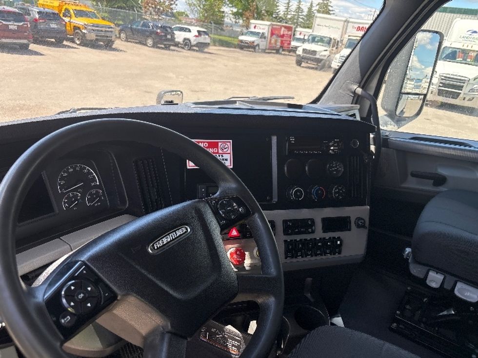 Sleeper Tractor-Heavy Duty Tractors-Freightliner-2021-T12664ST-Calgary-AB-618,767\n\t\tkm-$ 104,000 - Image 11