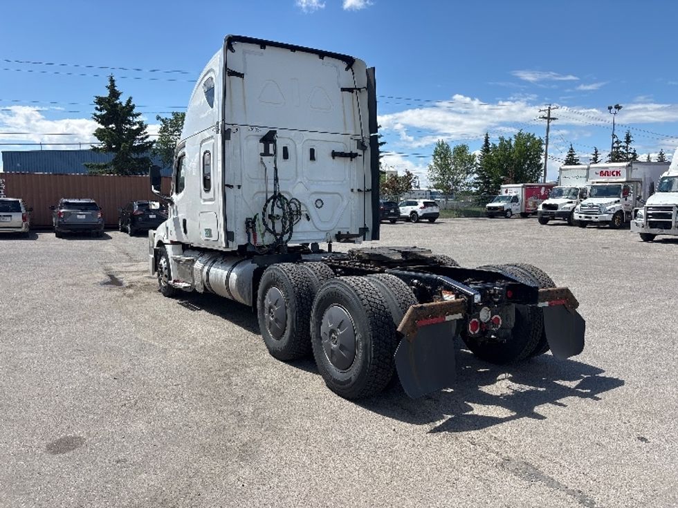 Sleeper Tractor-Heavy Duty Tractors-Freightliner-2021-T12664ST-Calgary-AB-618,767\n\t\tkm-$ 104,000 - Image 5