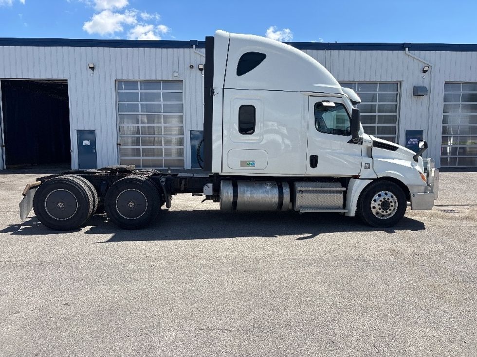 Sleeper Tractor-Heavy Duty Tractors-Freightliner-2021-T12664ST-Calgary-AB-618,767\n\t\tkm-$ 104,000 - Image 8