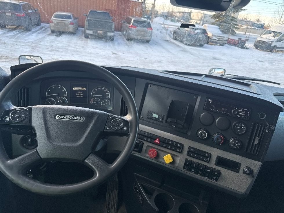 Sleeper Tractor-Heavy Duty Tractors-Freightliner-2021-T12664ST-Calgary-AB-795,011\n\t\tkm-$ 25,000 - Image 11