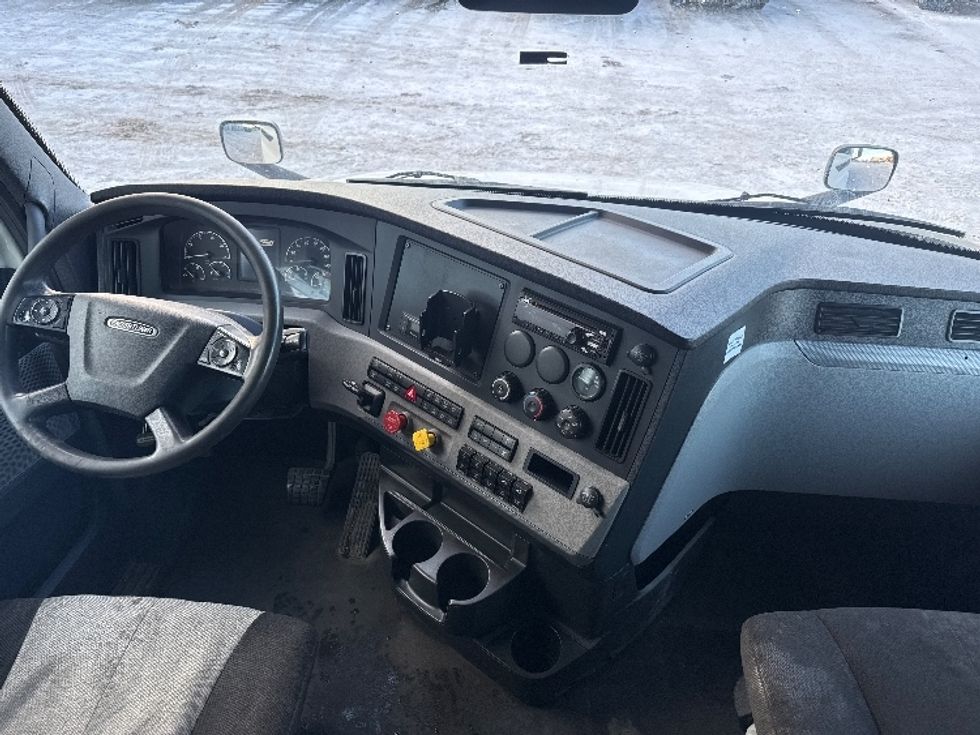 Sleeper Tractor-Heavy Duty Tractors-Freightliner-2021-T12664ST-Calgary-AB-795,011\n\t\tkm-$ 25,000 - Image 12