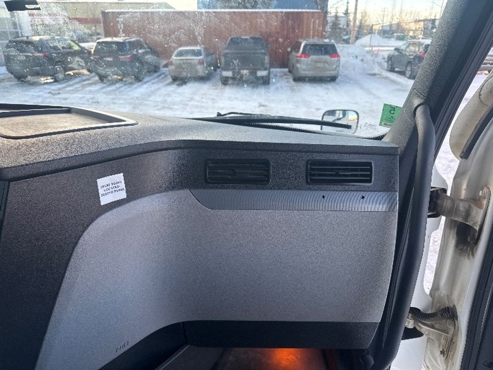 Sleeper Tractor-Heavy Duty Tractors-Freightliner-2021-T12664ST-Calgary-AB-795,011\n\t\tkm-$ 25,000 - Image 14