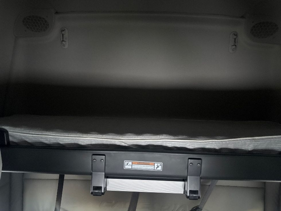 Sleeper Tractor-Heavy Duty Tractors-Freightliner-2021-T12664ST-Calgary-AB-795,011\n\t\tkm-$ 25,000 - Image 17