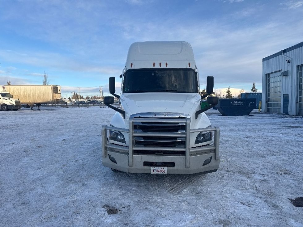 Sleeper Tractor-Heavy Duty Tractors-Freightliner-2021-T12664ST-Calgary-AB-795,011\n\t\tkm-$ 25,000 - Image 2
