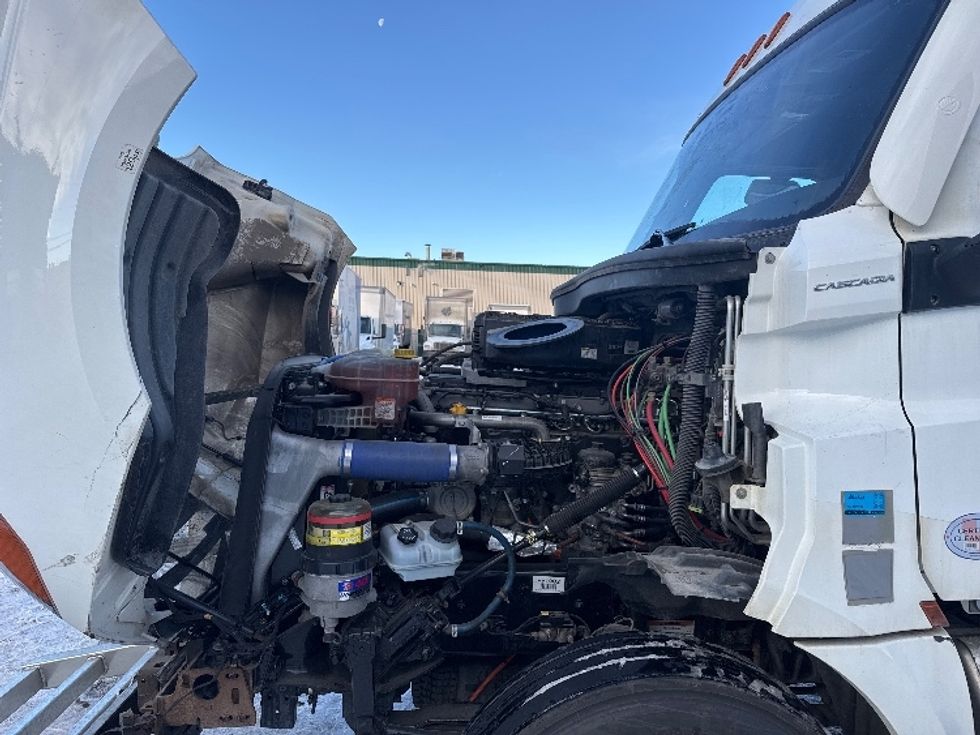 Sleeper Tractor-Heavy Duty Tractors-Freightliner-2021-T12664ST-Calgary-AB-795,011\n\t\tkm-$ 25,000 - Image 21