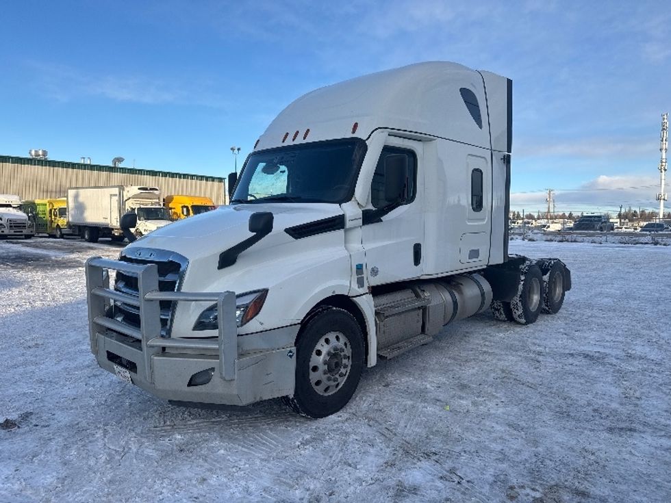 Sleeper Tractor-Heavy Duty Tractors-Freightliner-2021-T12664ST-Calgary-AB-795,011\n\t\tkm-$ 25,000 - Image 3