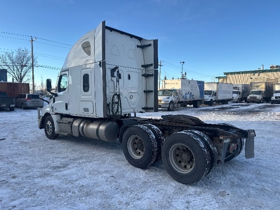 Sleeper Tractor-Heavy Duty Tractors-Freightliner-2021-T12664ST-Calgary-AB-795,011\n\t\tkm-$ 25,000 - Image 5