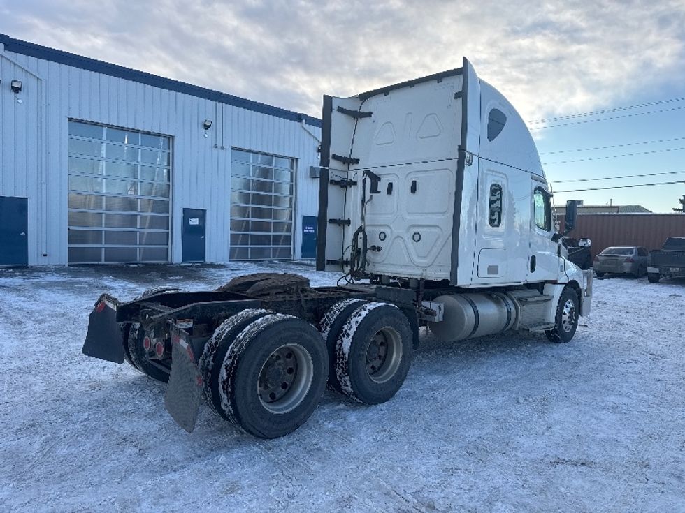 Sleeper Tractor-Heavy Duty Tractors-Freightliner-2021-T12664ST-Calgary-AB-795,011\n\t\tkm-$ 25,000 - Image 7