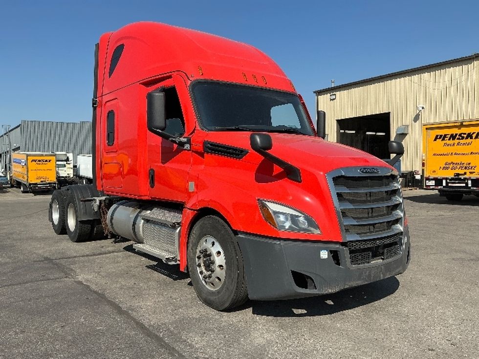 Sleeper Tractor-Heavy Duty Tractors-Freightliner-2021-T12664ST-Calgary-AB-795,744\n\t\tkm-$ 74,000 - Image 1