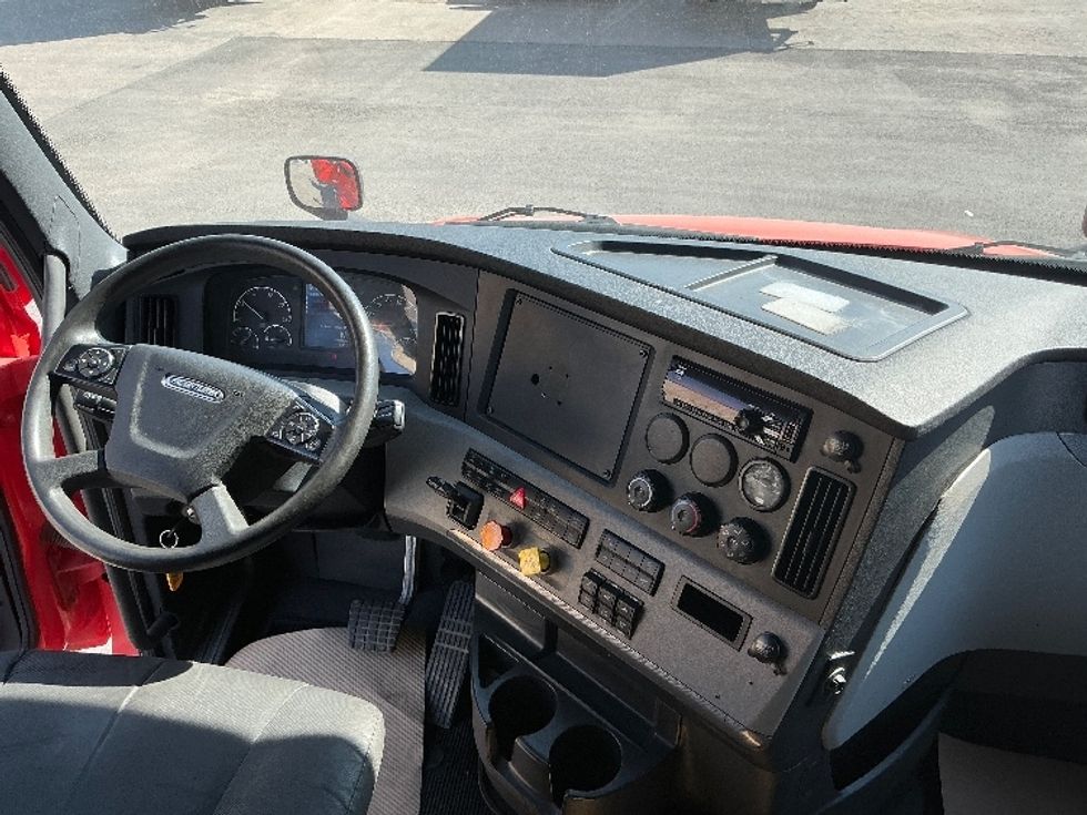 Sleeper Tractor-Heavy Duty Tractors-Freightliner-2021-T12664ST-Calgary-AB-795,744\n\t\tkm-$ 74,000 - Image 11