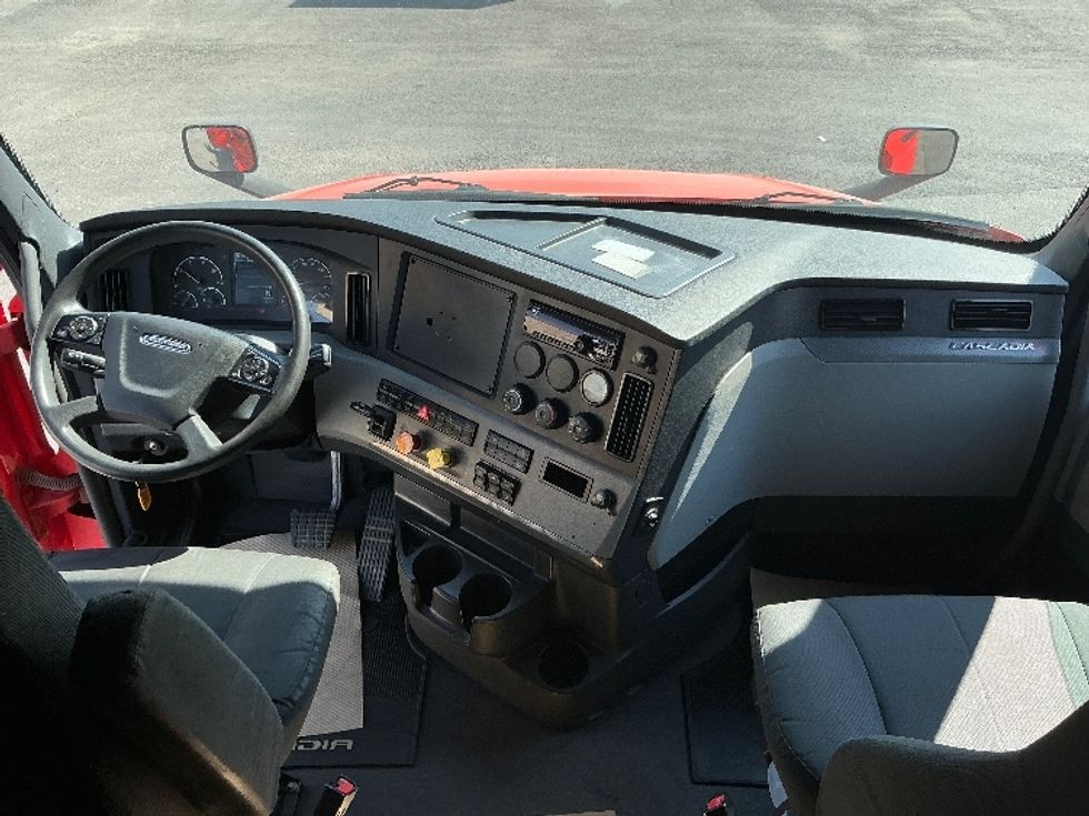 Sleeper Tractor-Heavy Duty Tractors-Freightliner-2021-T12664ST-Calgary-AB-795,744\n\t\tkm-$ 74,000 - Image 12