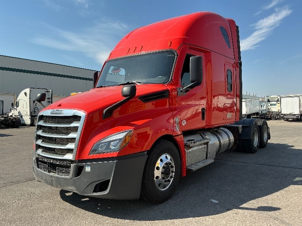 Sleeper Tractor-Heavy Duty Tractors-Freightliner-2021-T12664ST-Calgary-AB-795,744\n\t\tkm-$ 74,000 - Image 3