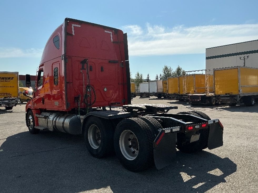 Sleeper Tractor-Heavy Duty Tractors-Freightliner-2021-T12664ST-Calgary-AB-795,744\n\t\tkm-$ 74,000 - Image 5