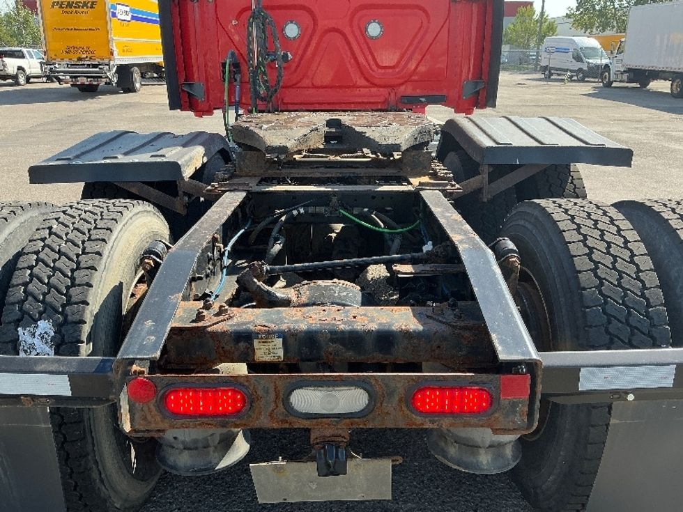 Sleeper Tractor-Heavy Duty Tractors-Freightliner-2021-T12664ST-Calgary-AB-795,744\n\t\tkm-$ 74,000 - Image 6