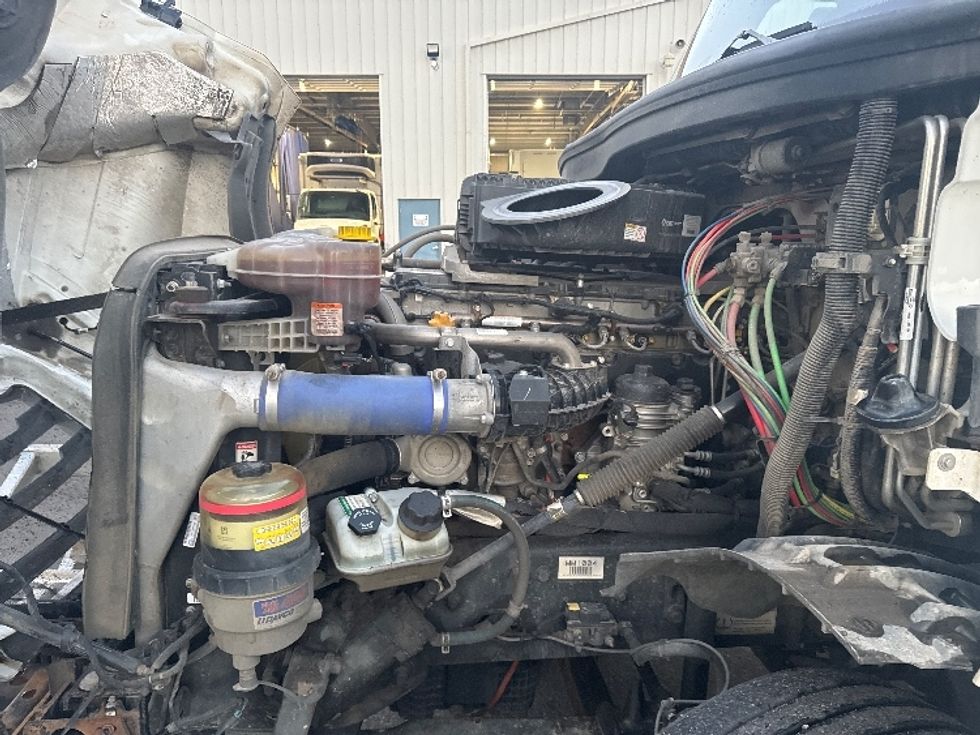 Sleeper Tractor-Heavy Duty Tractors-Freightliner-2021-T12664ST-Calgary-AB-819,720\n\t\tkm-$ 91,750 - Image 21