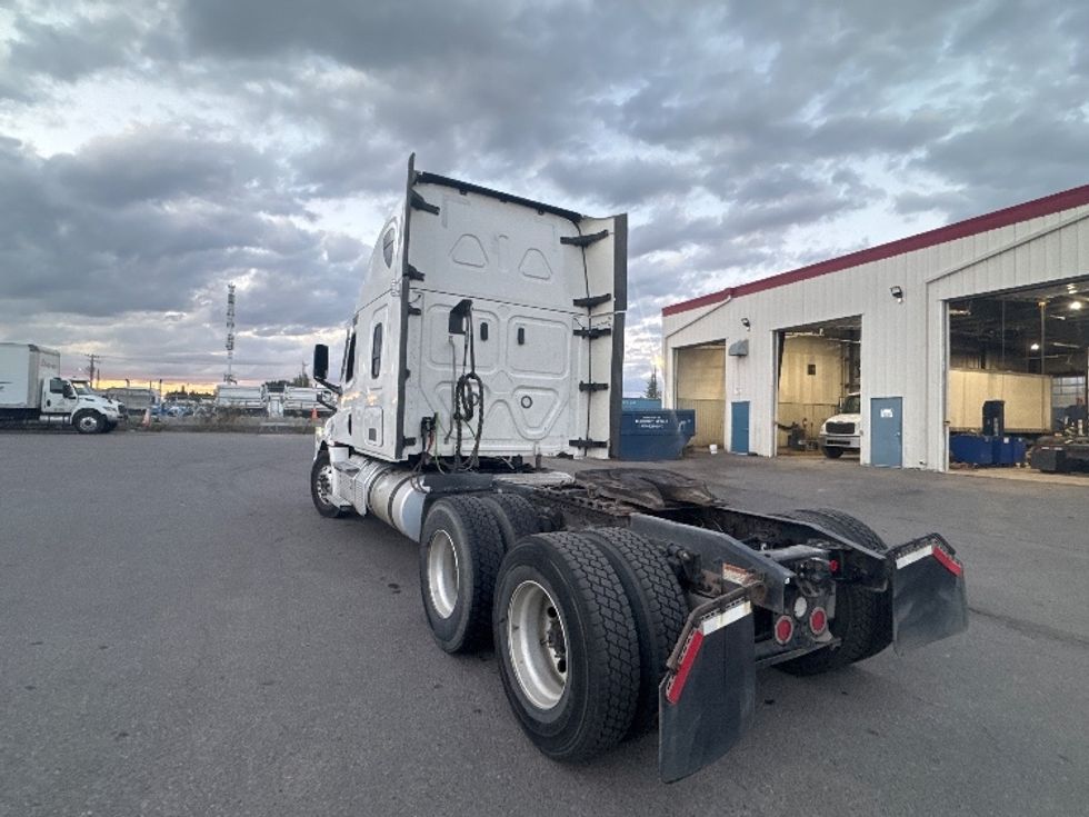 Sleeper Tractor-Heavy Duty Tractors-Freightliner-2021-T12664ST-Calgary-AB-819,720\n\t\tkm-$ 91,750 - Image 5