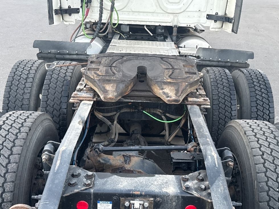 Sleeper Tractor-Heavy Duty Tractors-Freightliner-2021-T12664ST-Calgary-AB-819,720\n\t\tkm-$ 91,750 - Image 6