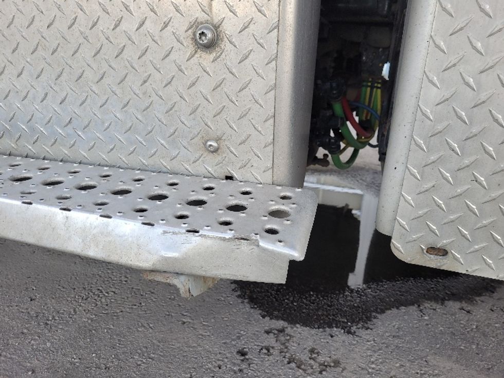 Sleeper Tractor-Heavy Duty Tractors-Freightliner-2021-T12664ST-Calgary-AB-833,772\n\t\tkm-$ 91,000 - Image 25